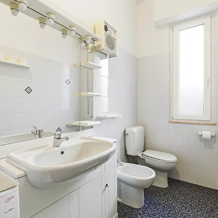 Appartamento Hostdomus - Bilocale Sul Borgo Finale Ligure